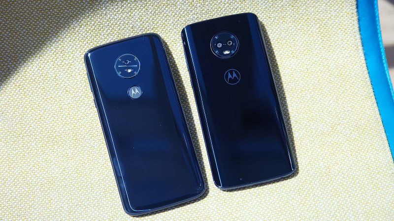 From the back, you can tell the two apart by their cameras. The G6 Play on the left features a single13-MP camera, while the G6 gets dual rear cams.